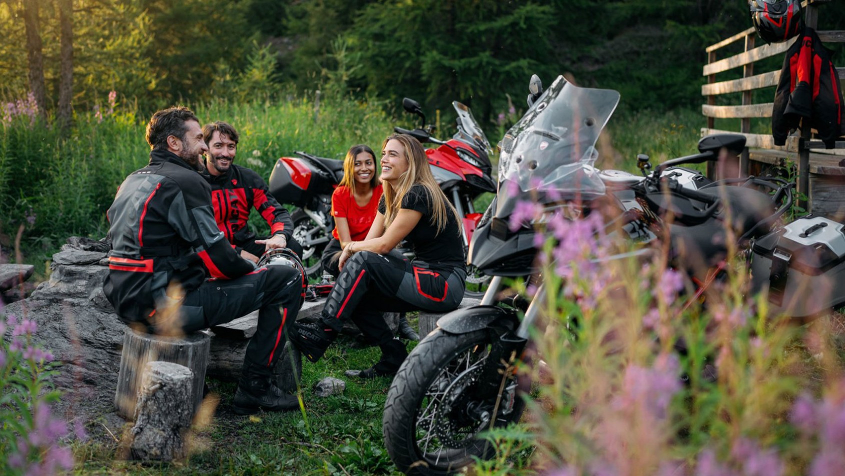 Multistrada V4 i V4 S - lifestyle