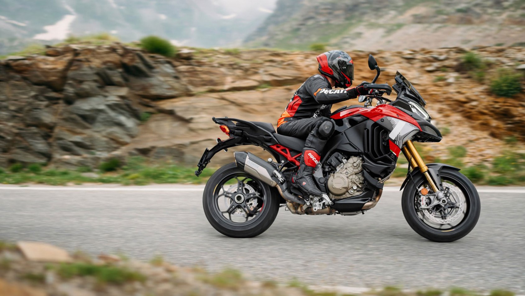 Ducati Multistrada V4 Pikes Peak w trakcie jazdy