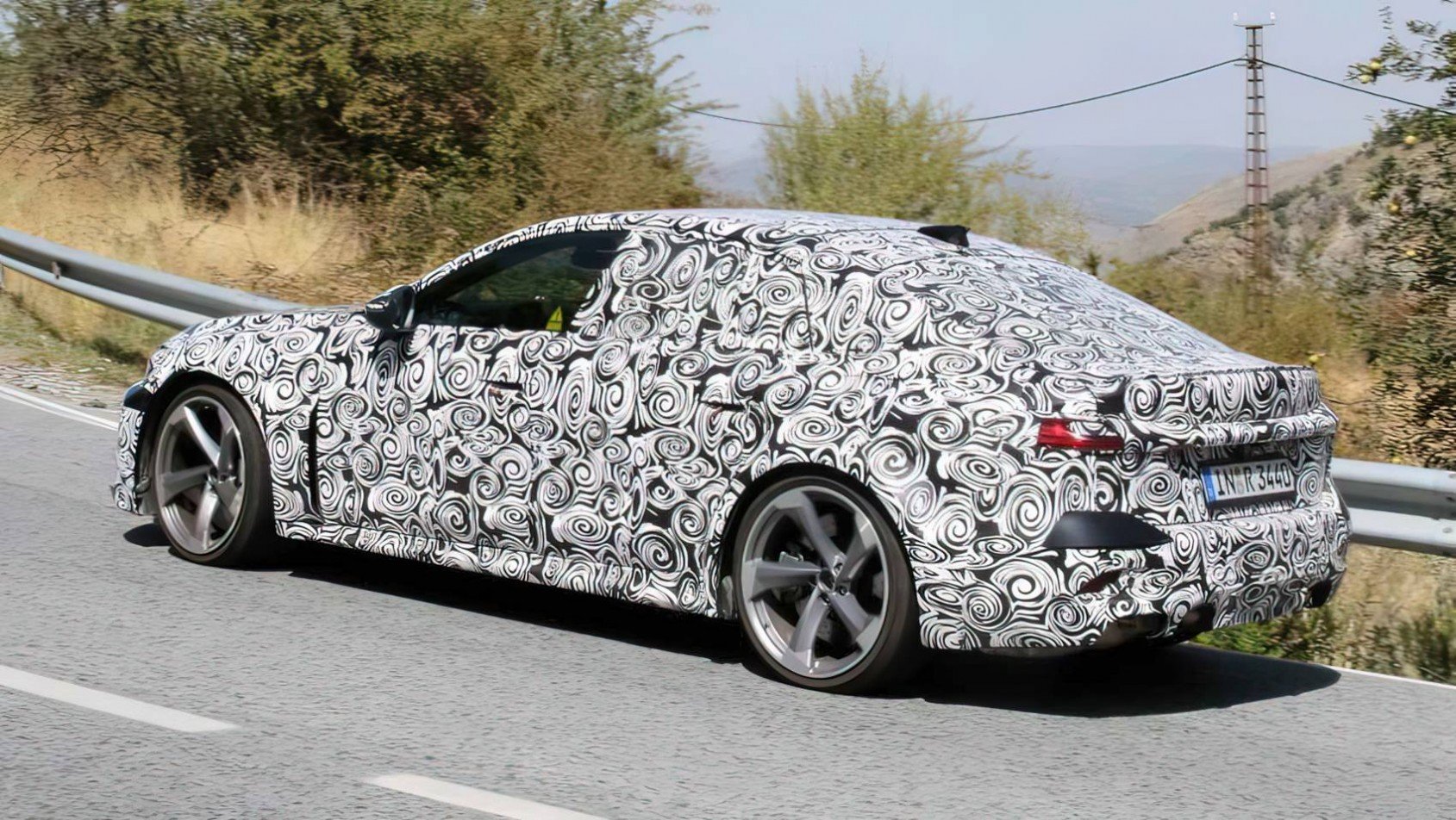 2025 Audi RS5 spyshot kamuflaż