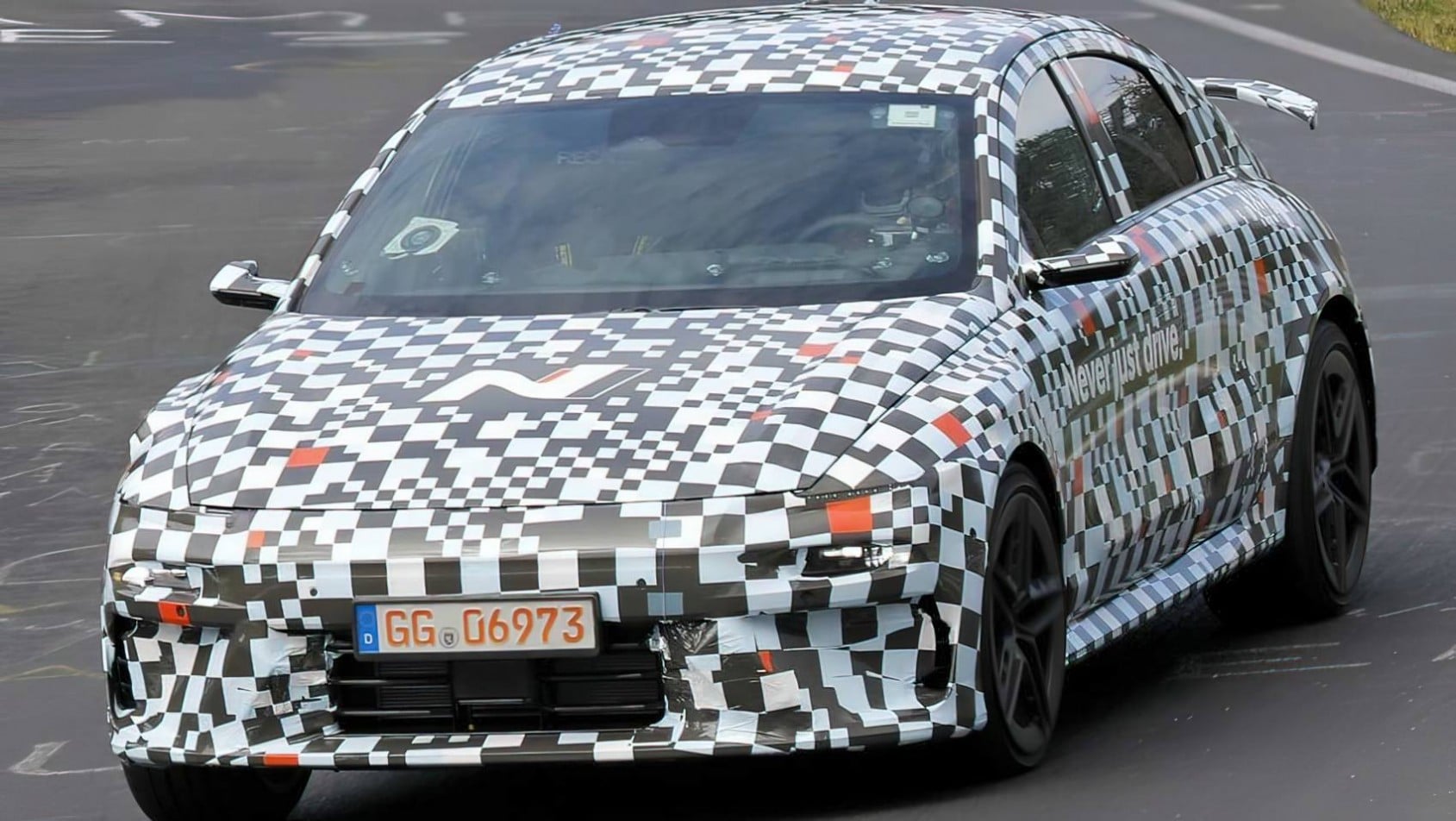 Hyundai Ioniq 6 N spyshot przód