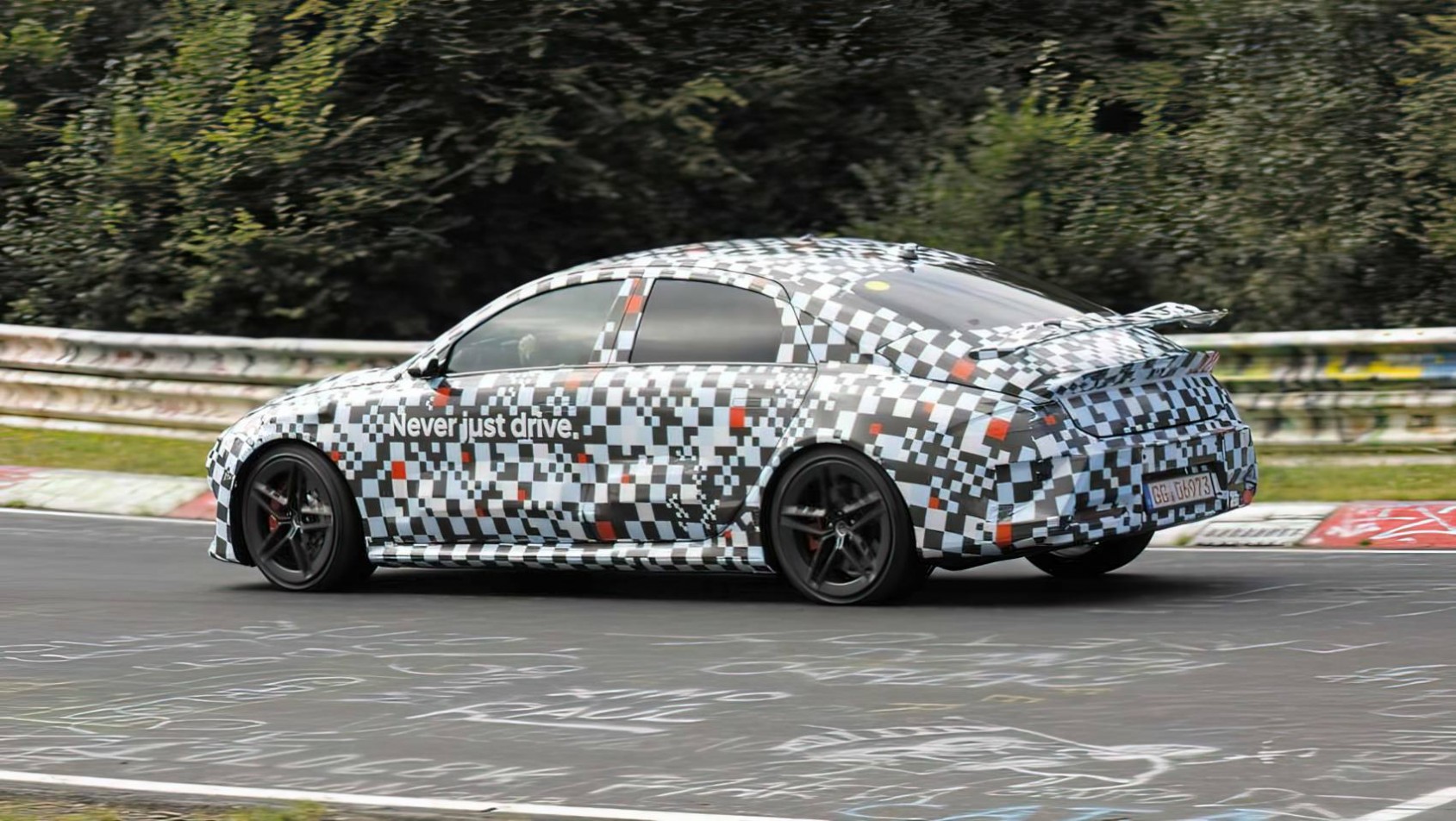 Hyundai Ioniq 6 N spyshot kamuflaż