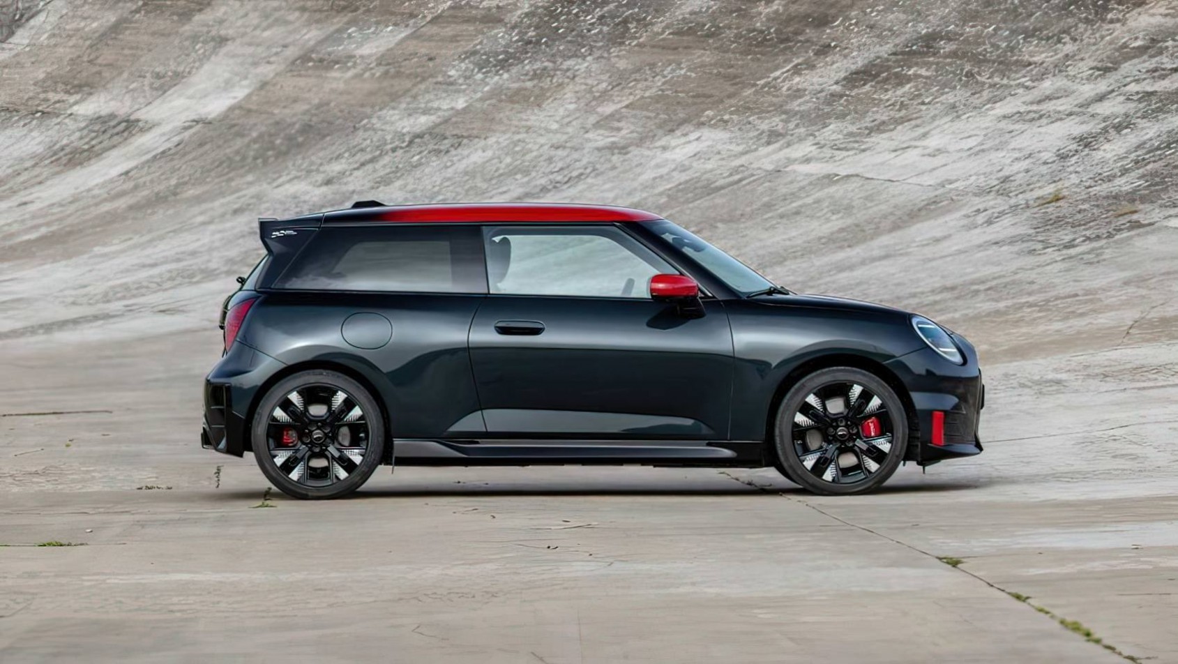 Mini John Cooper Works Mini John Cooper Works Electric Hatch linia boczna