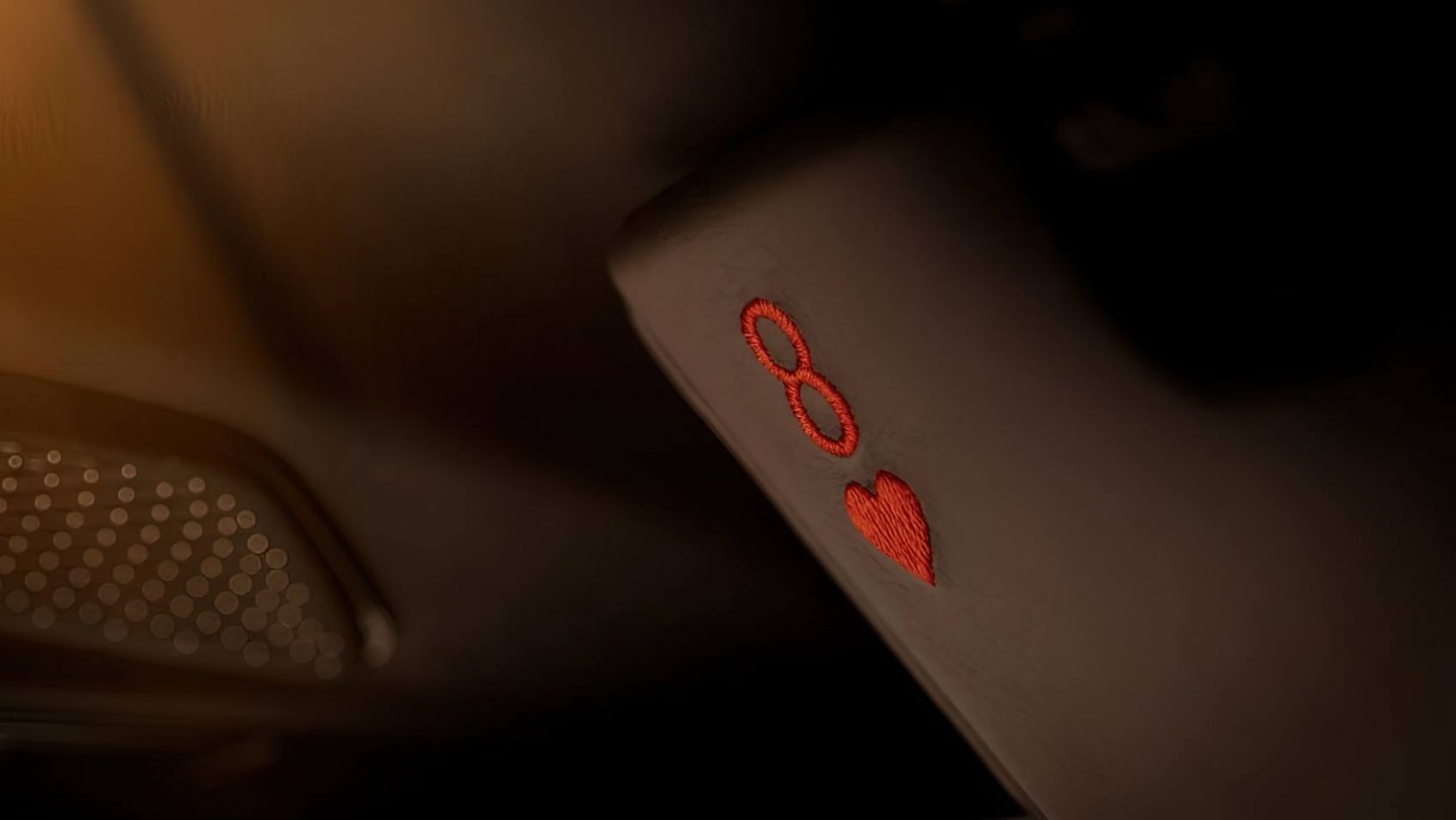 Aston Martin DB12 Goldfinger Edition detal kabiny