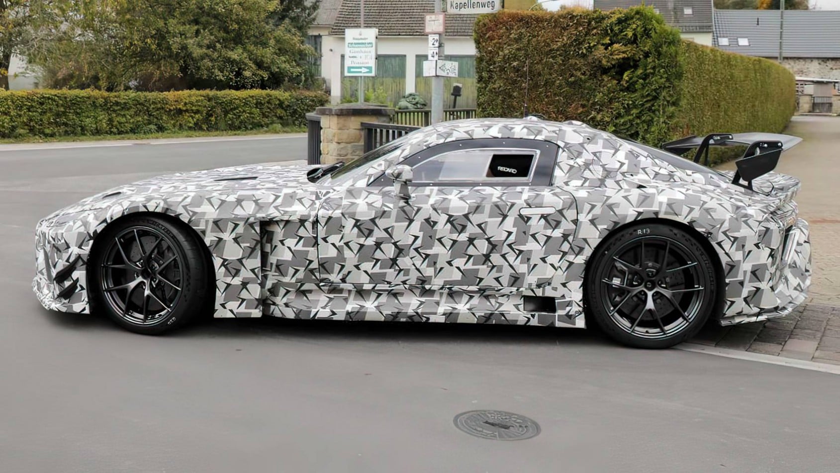 Toyota GR GT3 spyshot profil