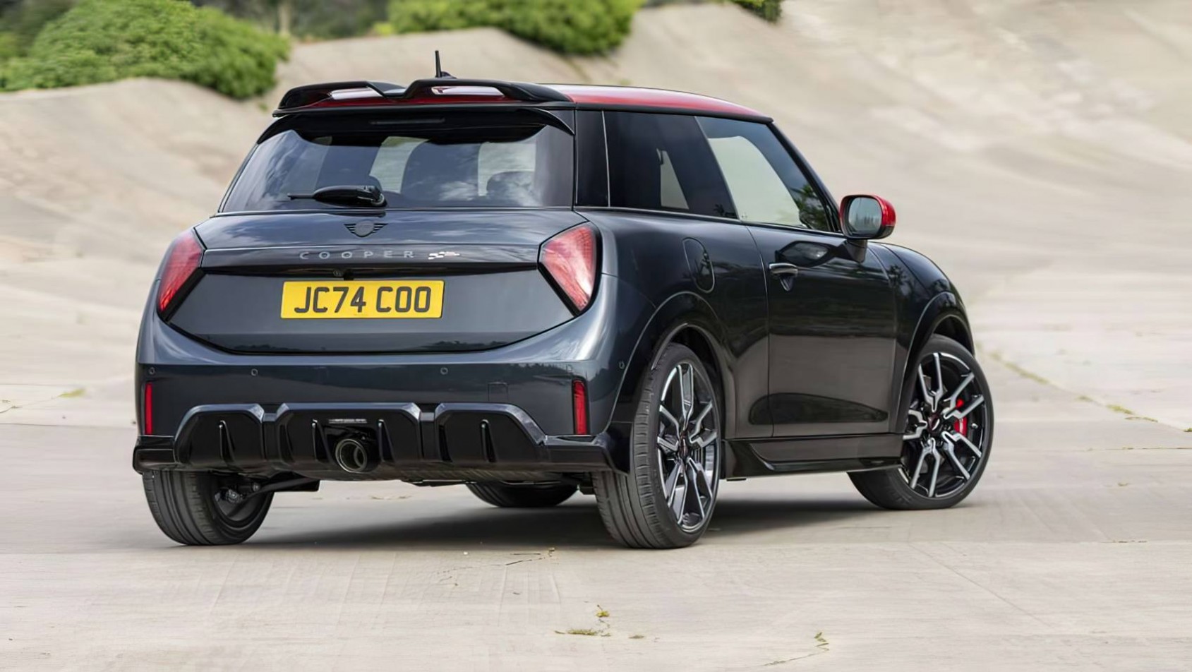 Mini John Cooper Works 2025 Mini John Cooper Works sylwetka