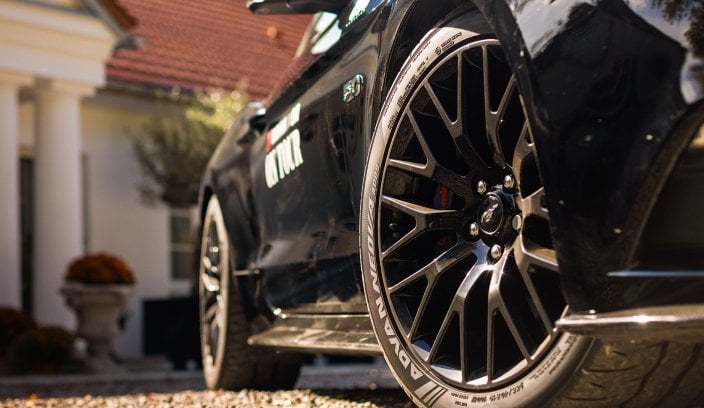 Mustang GT i opony Yokohama ADVAN Neova AD09 Mustang GT na oponach ADVAN Neova AD09