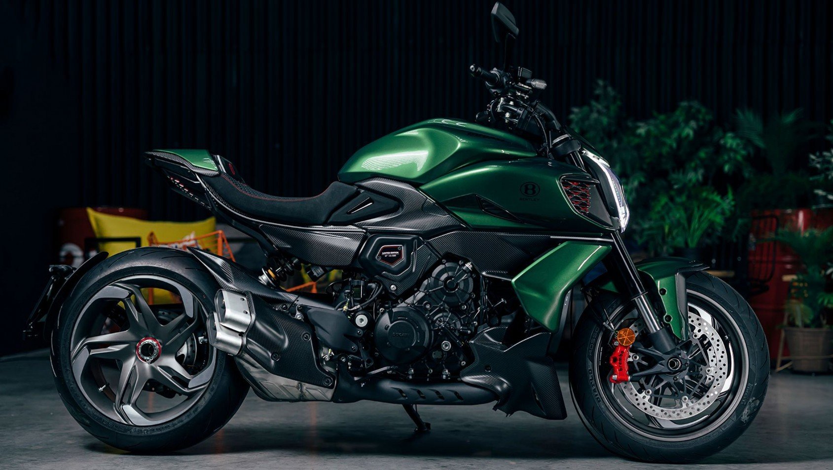 Ducati Diavel for Bentley - w studiu