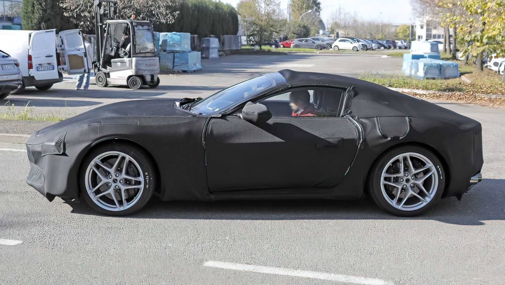 2025 Ferrari Roma spyshot profil