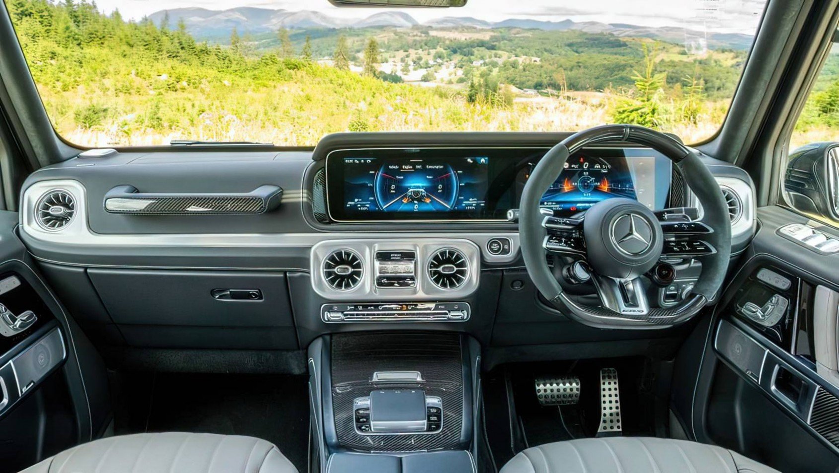 Mercedes-AMG G63 Mercedes-AMG G63 kokpit