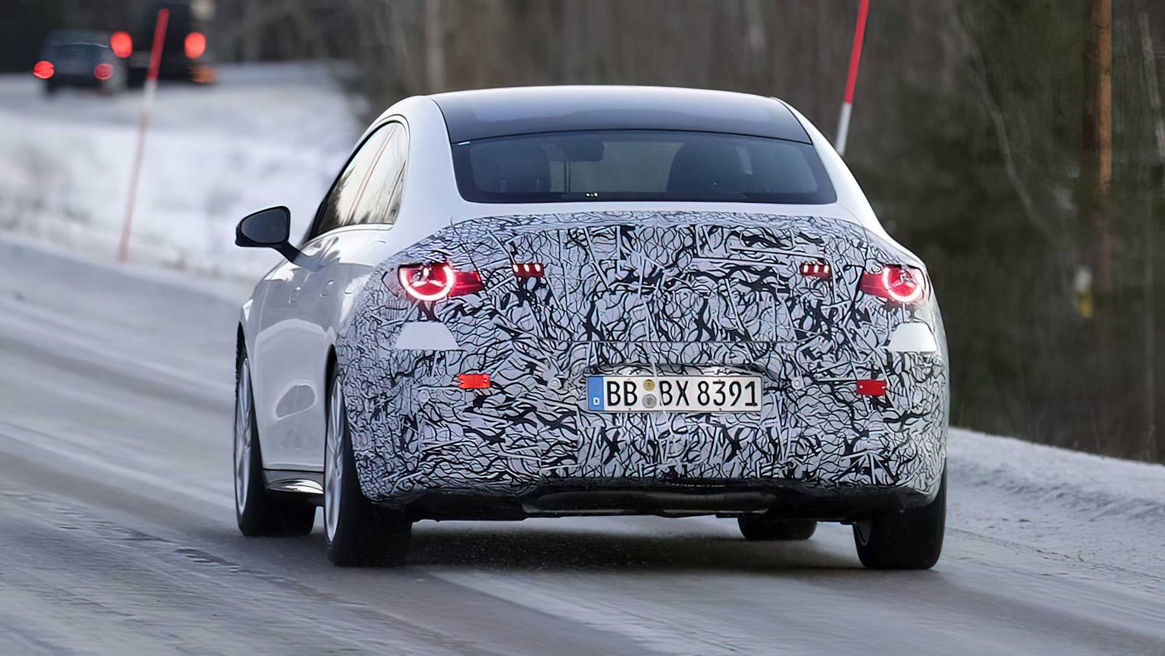 2025 Mercedes-Benz CLA spyshot tył