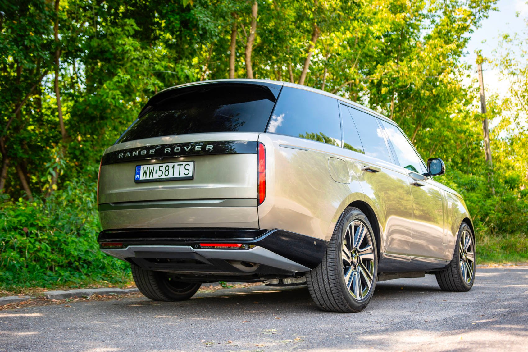 Range Rover P550e design tył