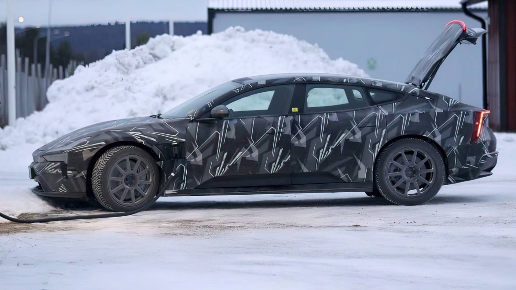 2025 Polestar 5 spyshot bagażnik