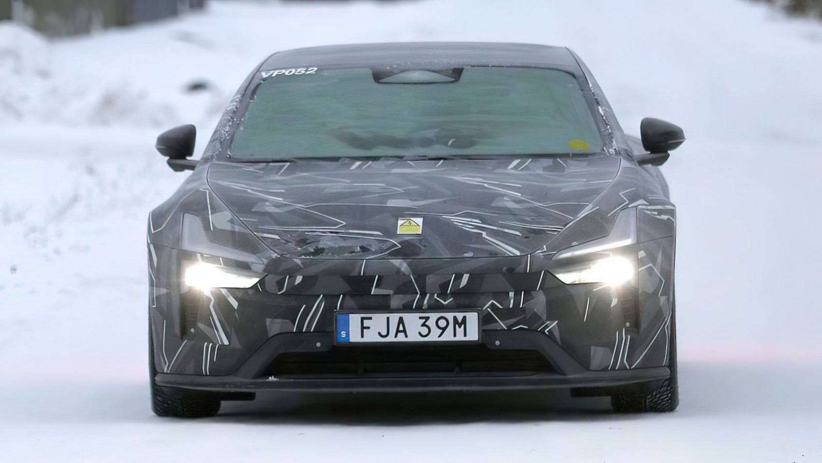 2025 Polestar 5 spyshot przód
