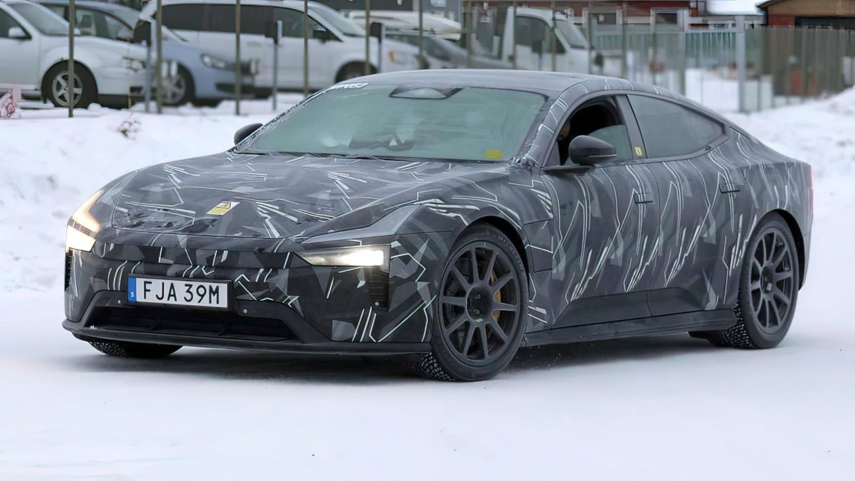 2025 Polestar 5 spyshot na drodze