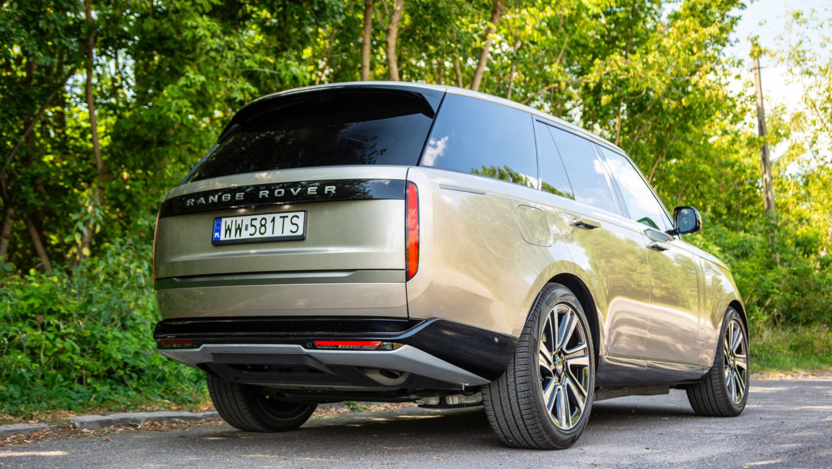 Range Rover P550e design tył