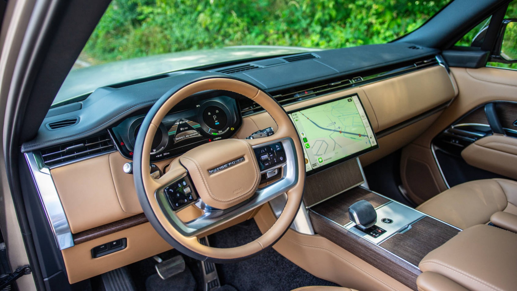 Range Rover P550e wnętrze