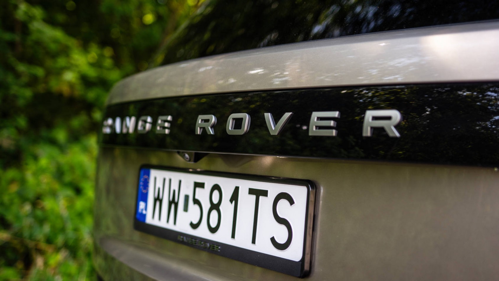 Range Rover P550e HSE emblemat
