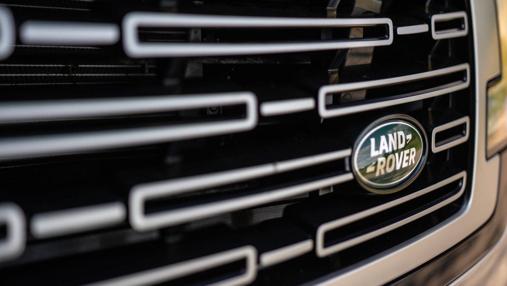 Range Rover P550e HSE detal grill