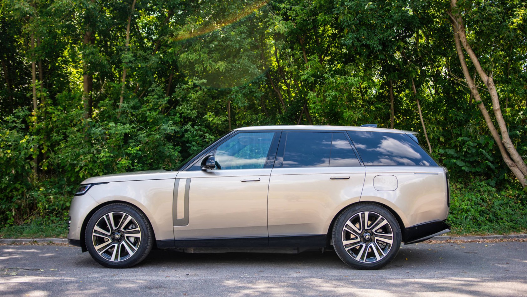 Range Rover P550e HSE sylwetka