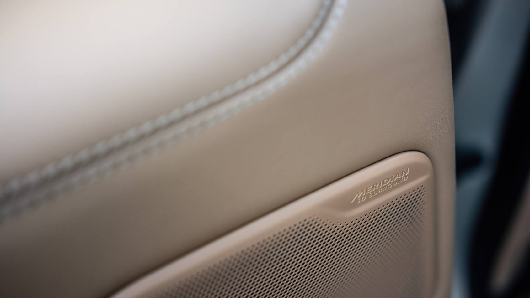 Range Rover P550e HSE detal materiały