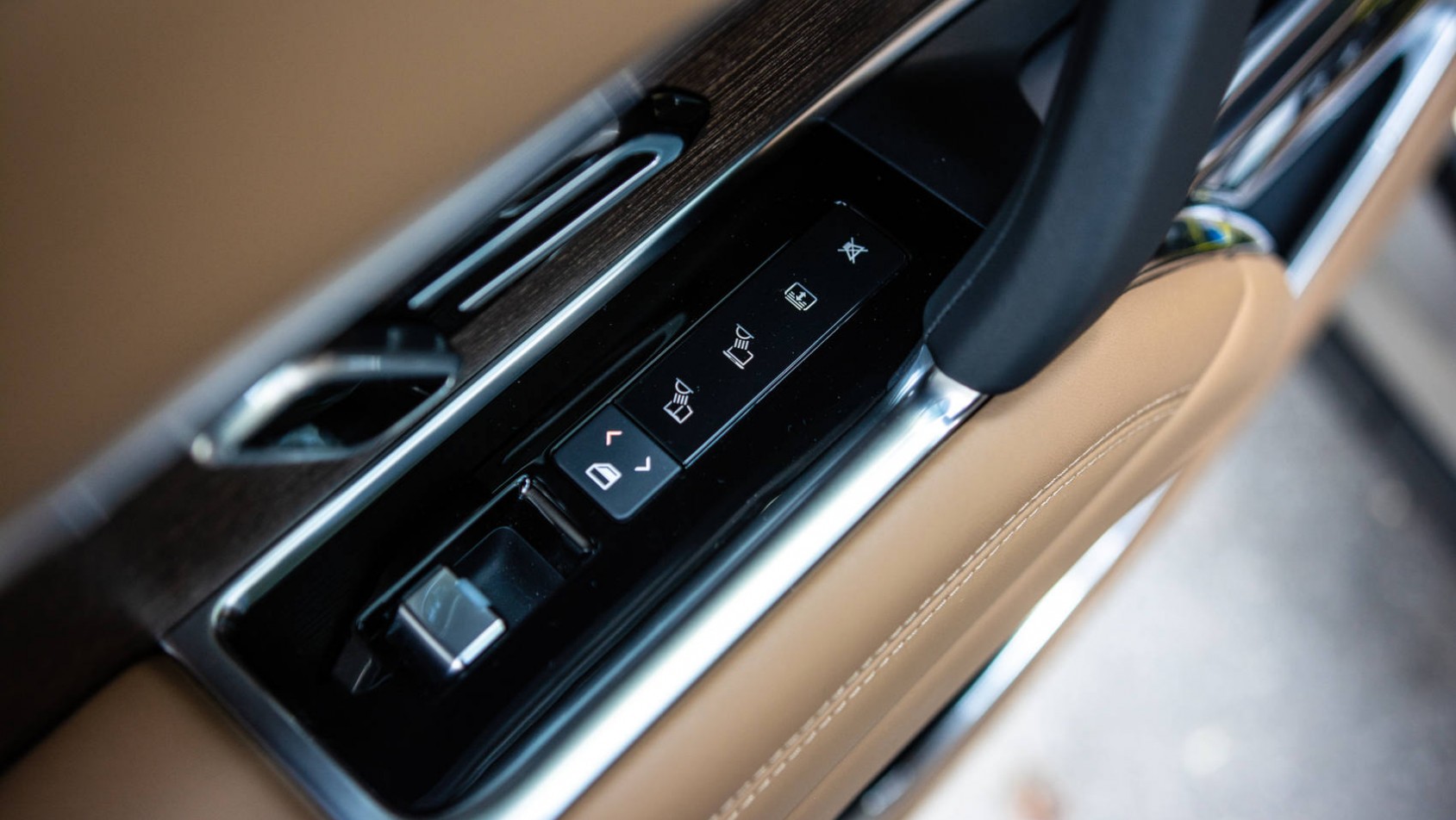 Range Rover P550e HSE panel drzwi