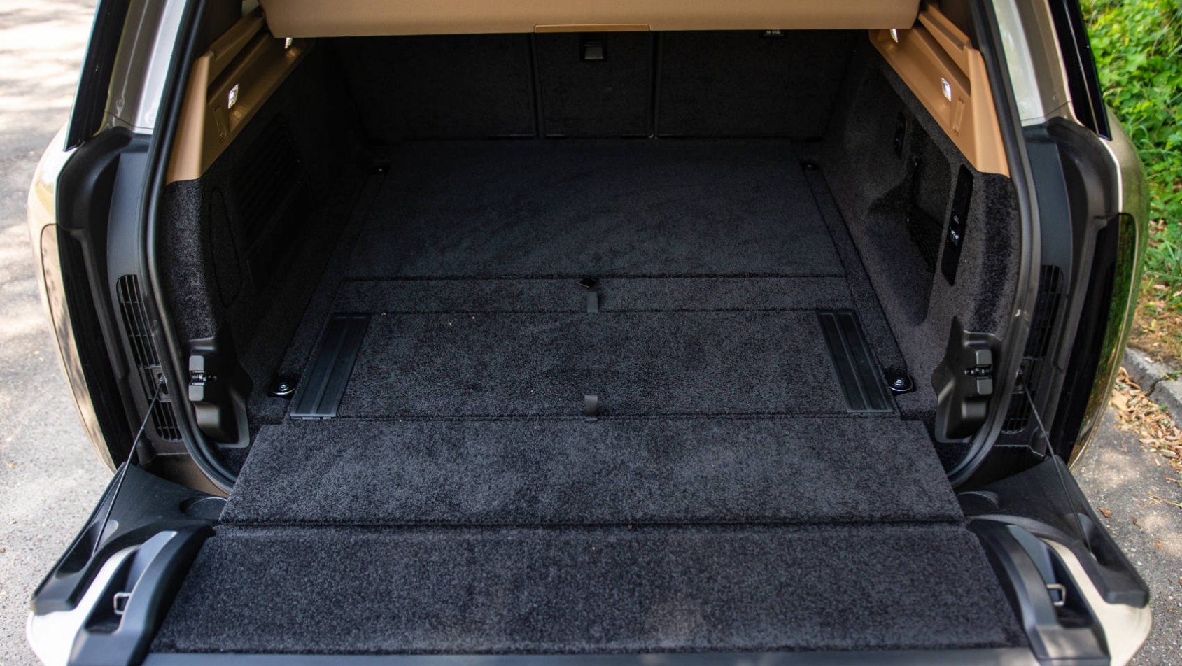 Range Rover P550e HSE bagażnik