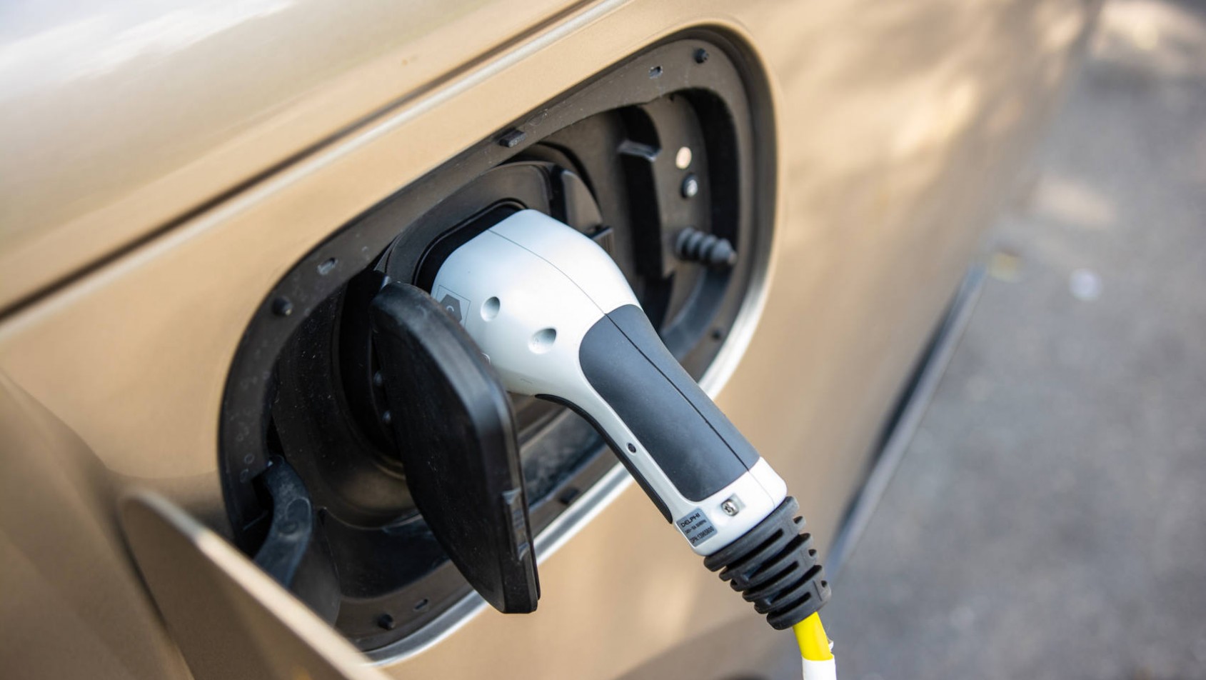 Range Rover P550e HSE ładowanie