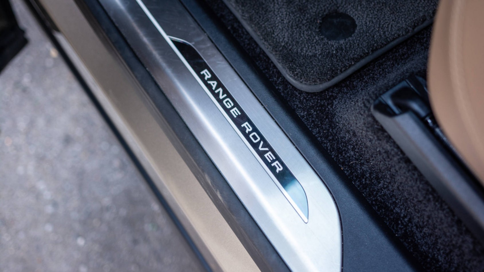 Range Rover P550e HSE detal progu