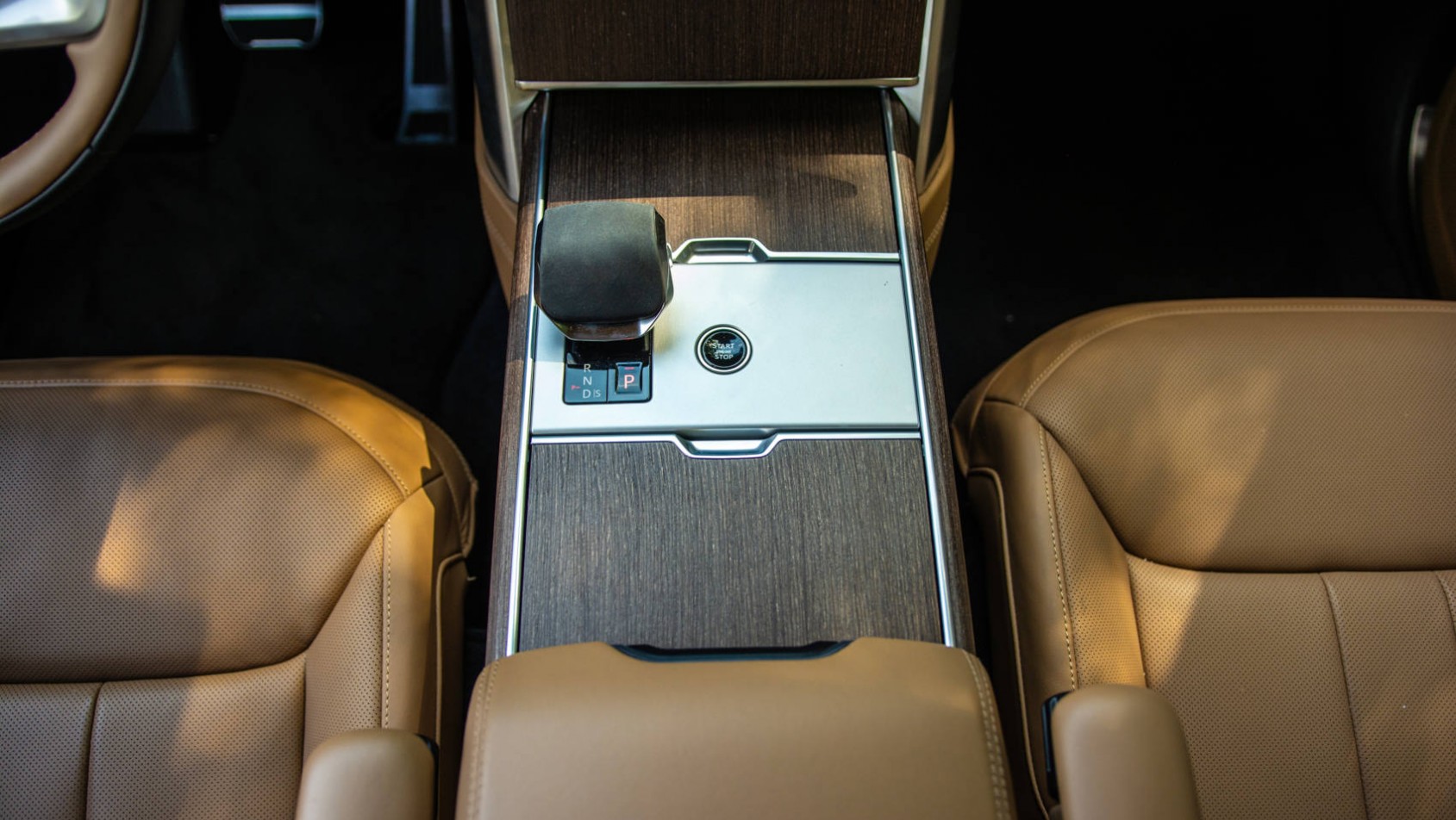 Range Rover P550e HSE drewno wykończeniowe