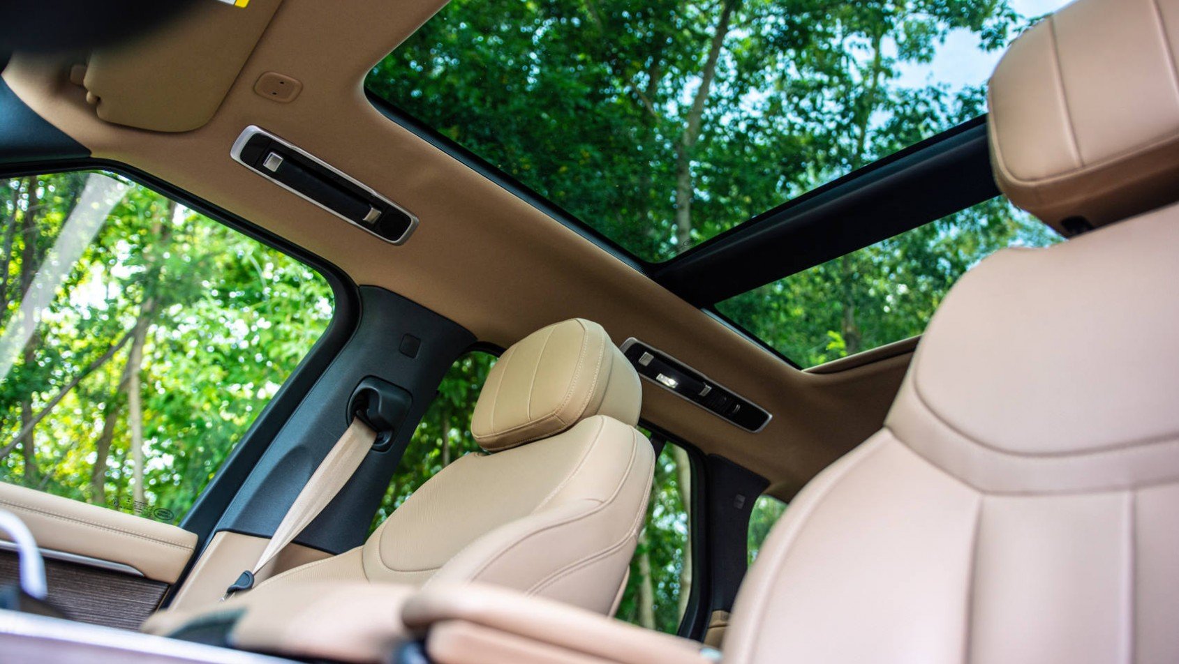 Range Rover P550e HSE szklany dach