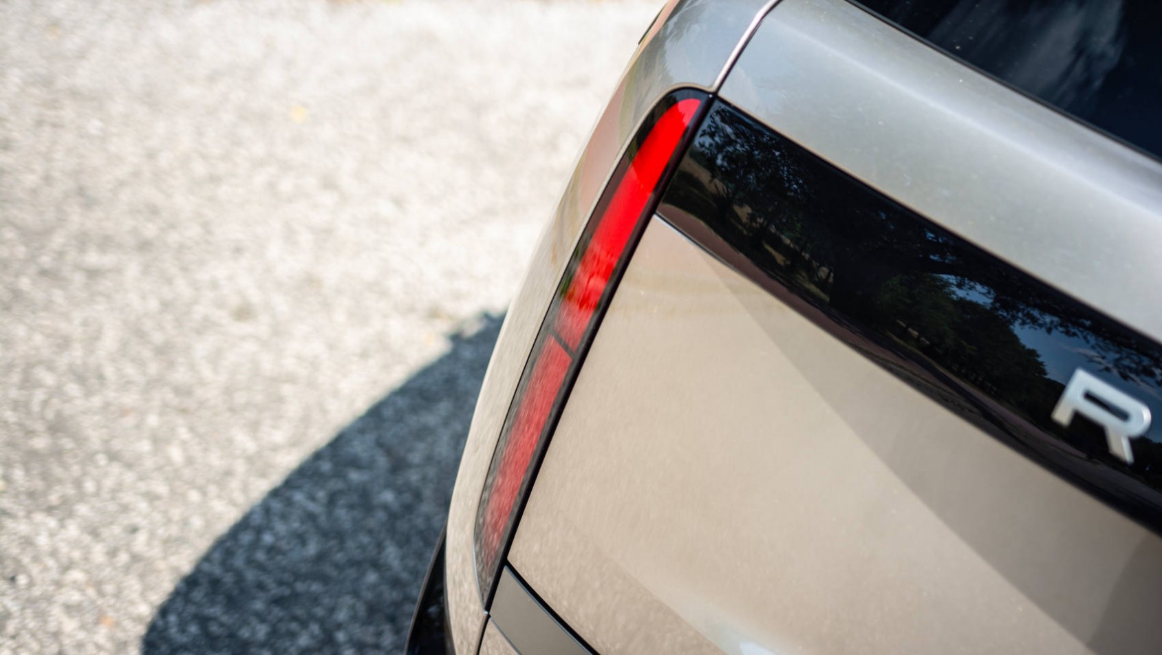 Range Rover P550e HSE oświetlenie tył