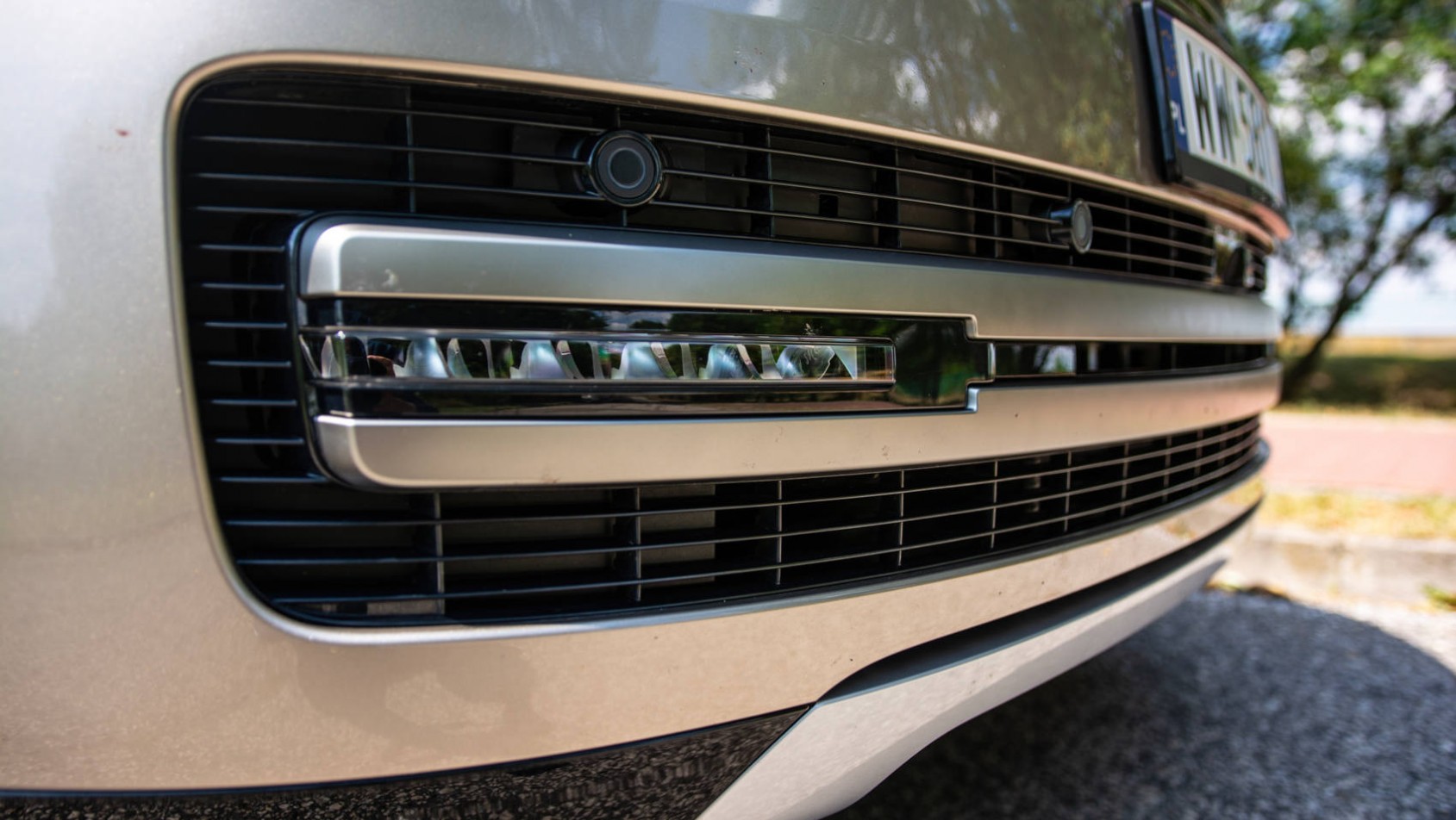 Range Rover P550e HSE pas przedni