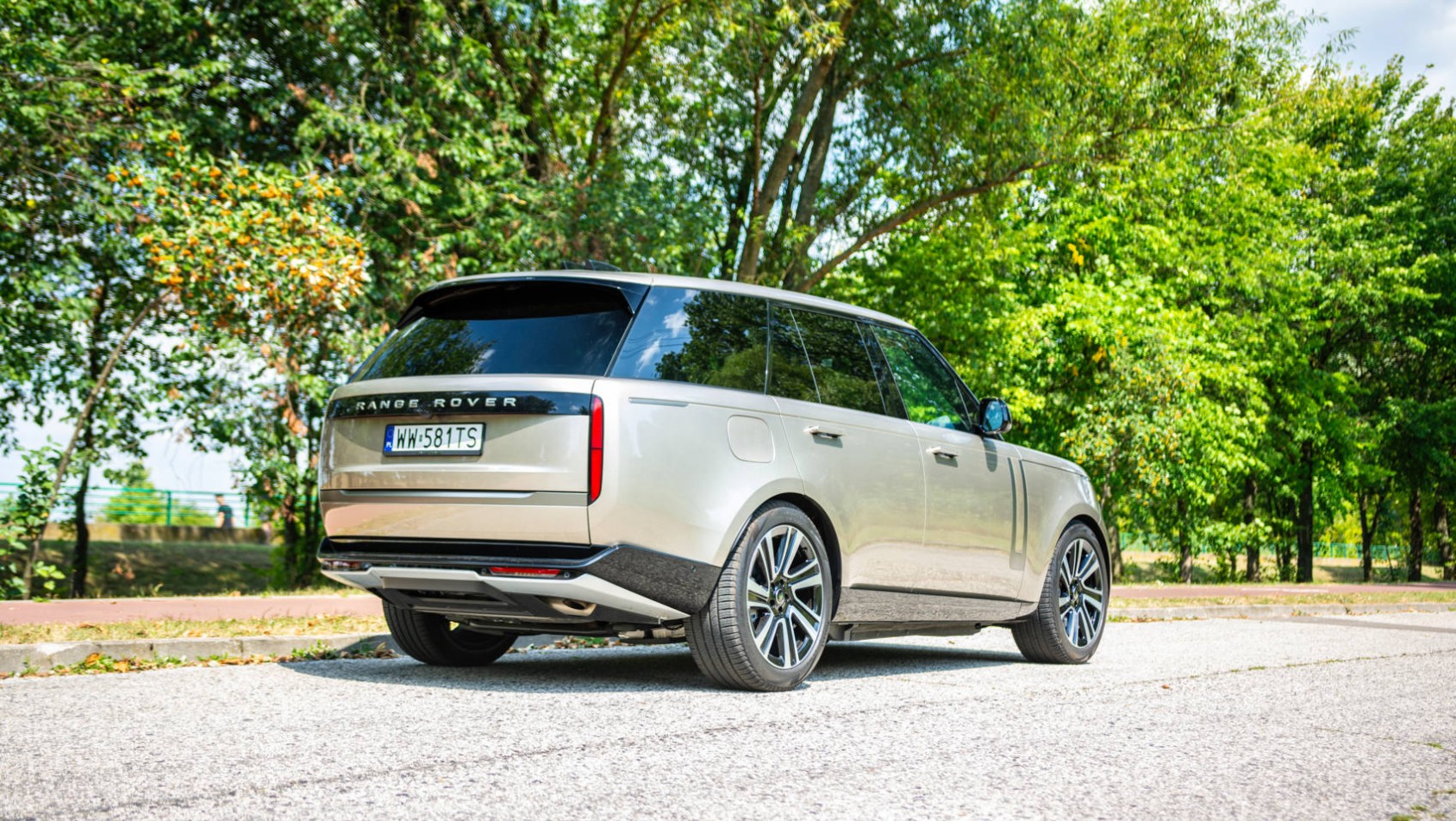 Range Rover P550e HSE tył