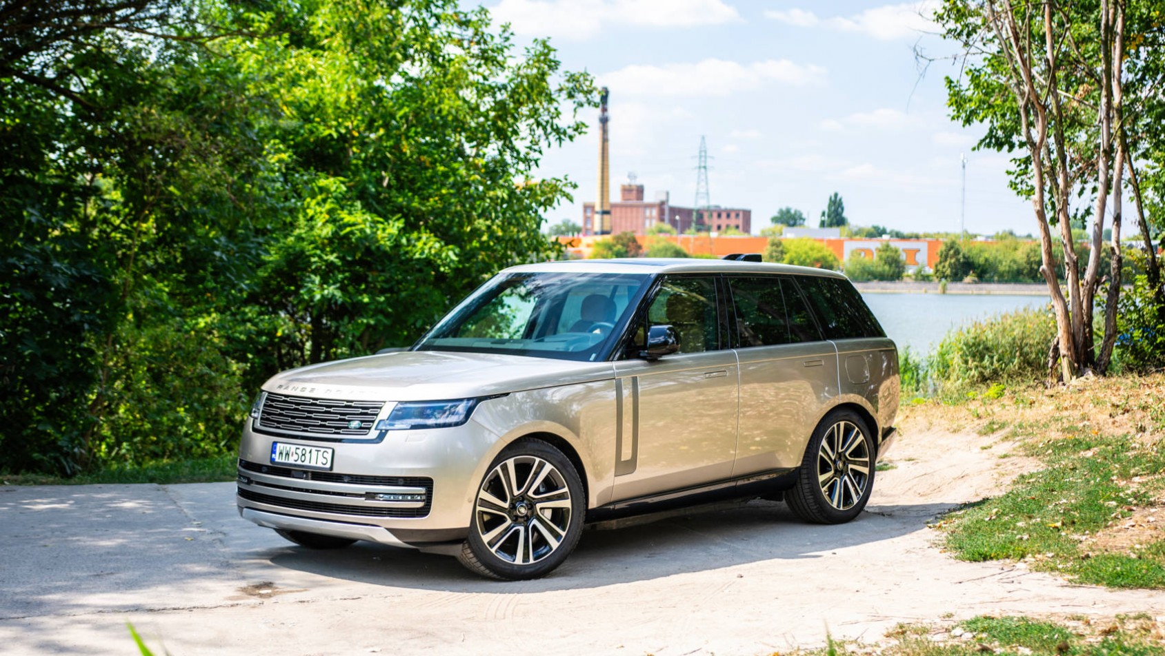 Range Rover P550e HSE przód