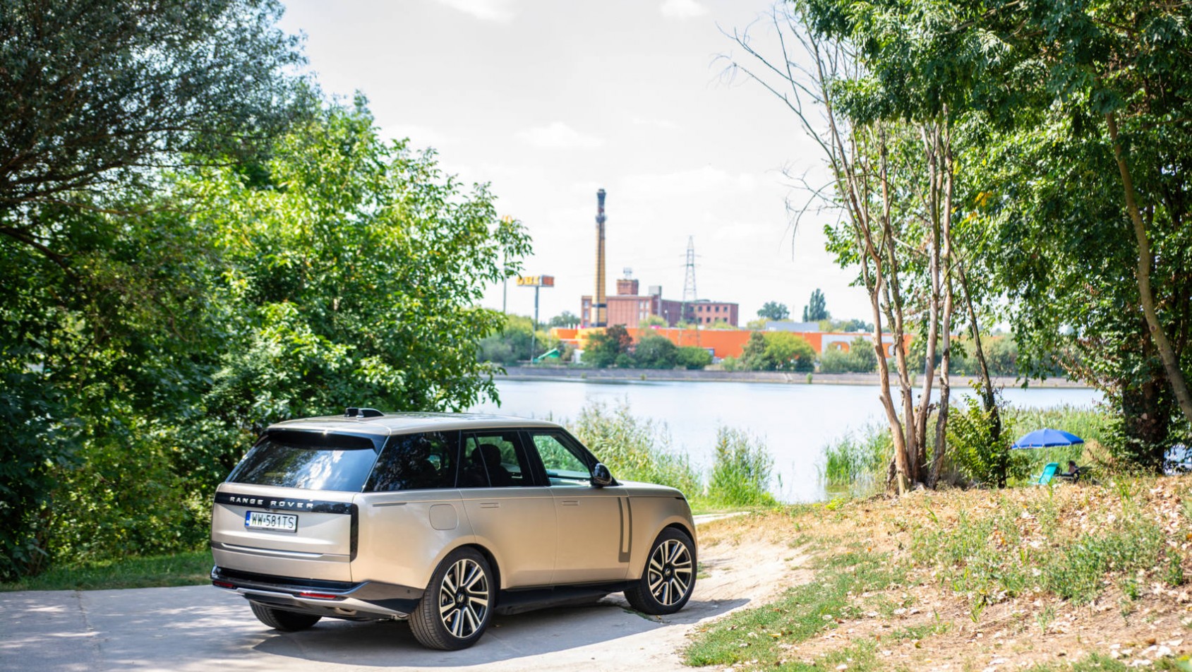 Range Rover P550e HSE tył