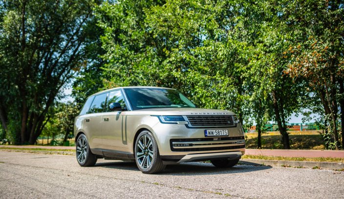 Range Rover P550e HSE test