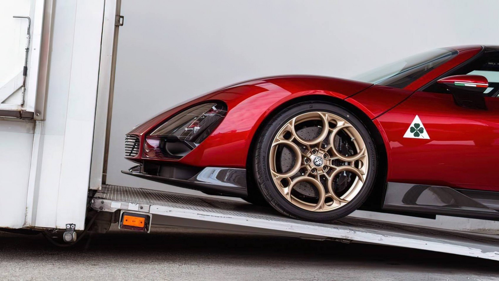 Alfa Romeo 33 Stradale pierwsza dostawa