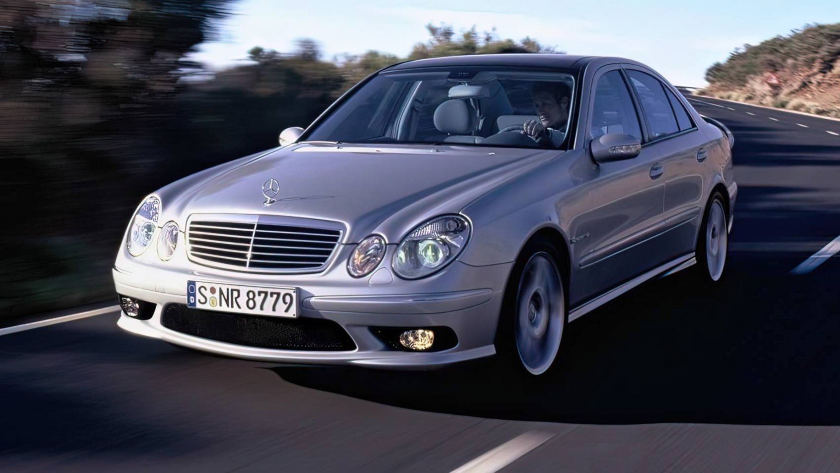 Mercedes E55 AMG Mercedes-Benz E55 AMG W211 poradnik