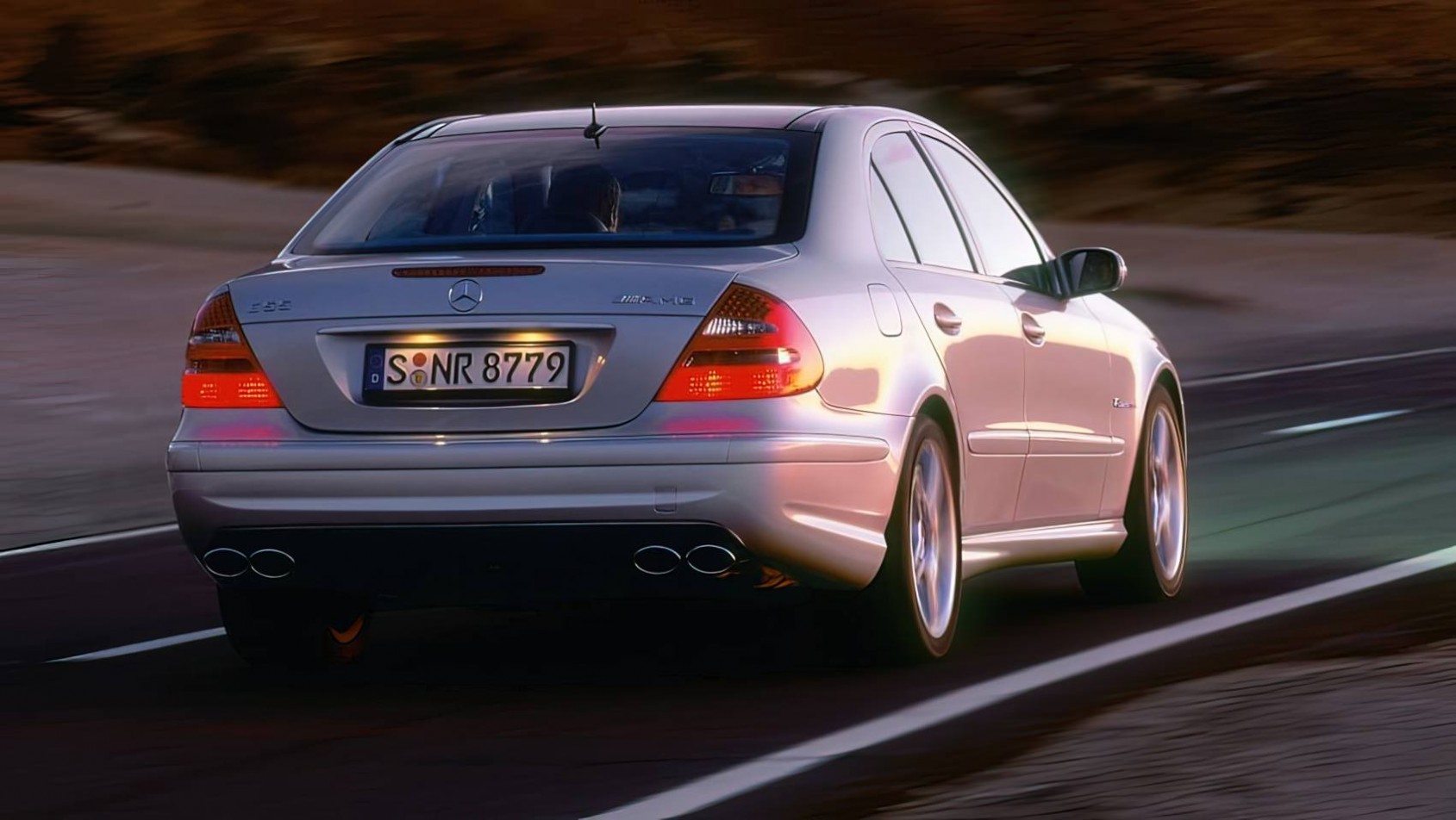 Mercedes E55 AMG Mercedes-Benz E55 AMG W211 na drodze
