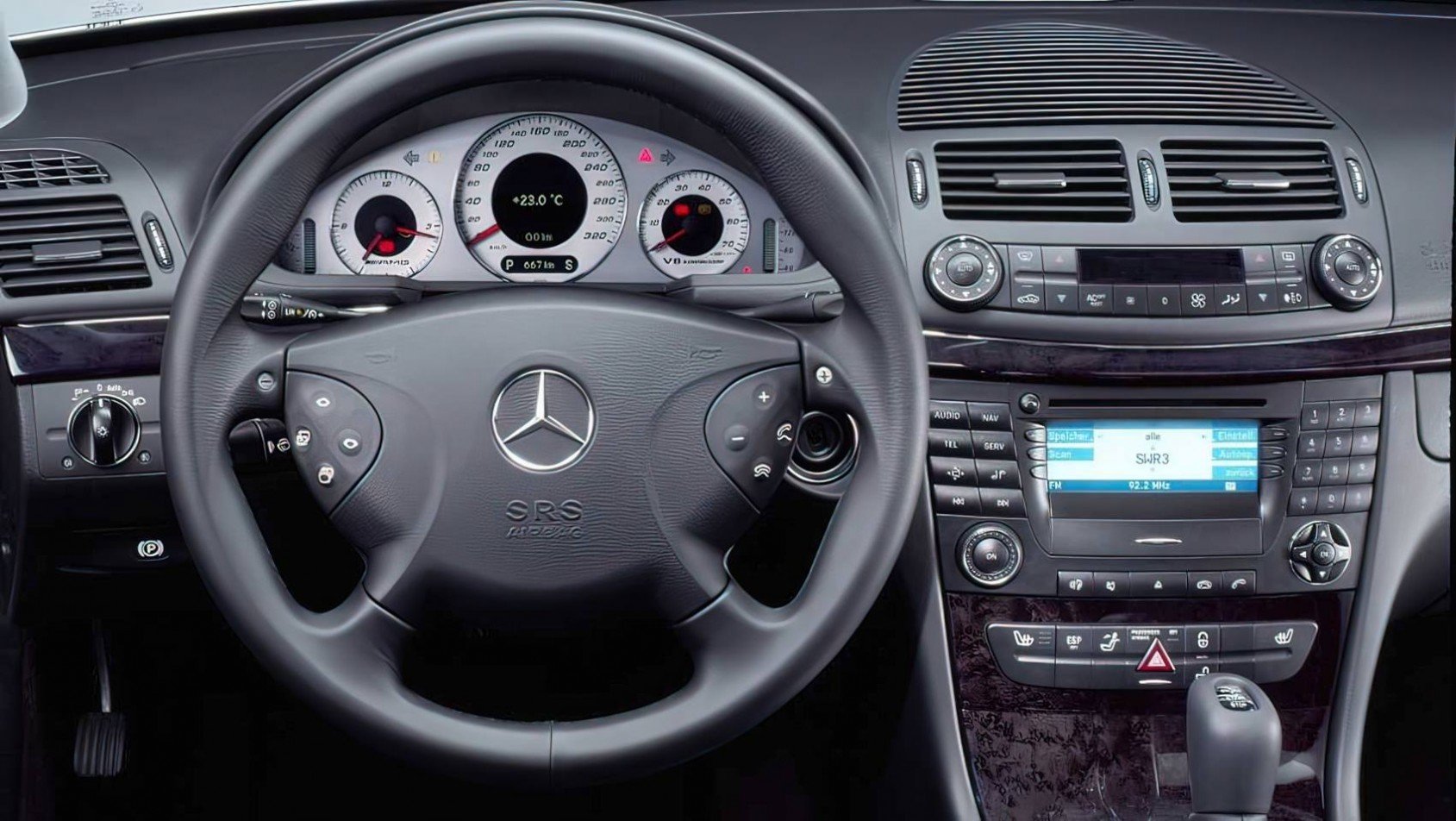 Mercedes E55 AMG Mercedes-Benz E55 AMG W211 kierownica