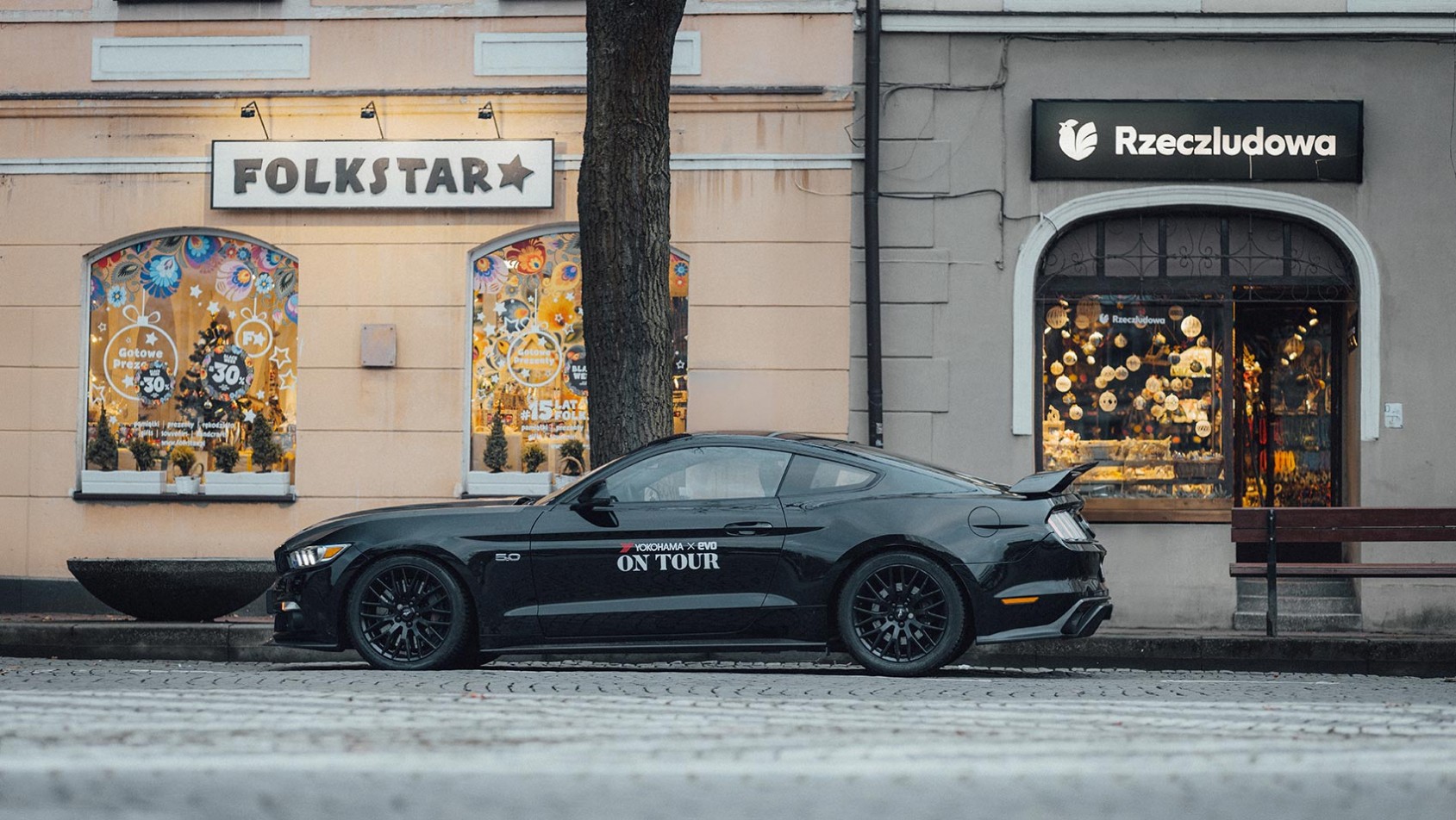 Regionalne sklepy na rynku w Łowiczu - czas na pamiątki