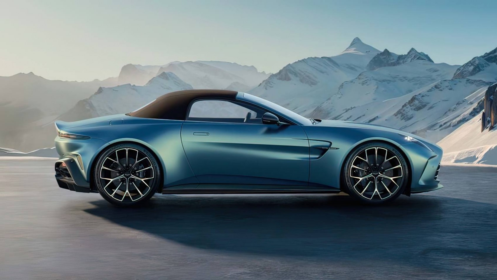 Aston Martin Vantage 2025 Aston Martin Vantage Roadster sylwetka