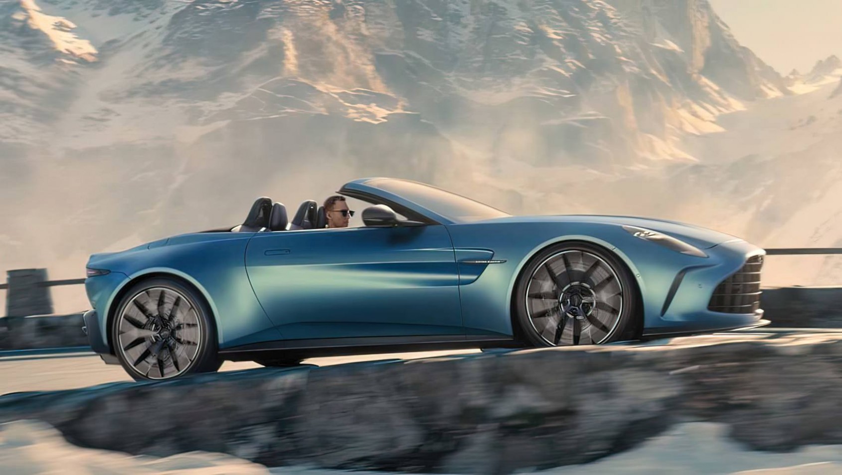 Aston Martin Vantage 2025 Aston Martin Vantage Roadster otwarty dach