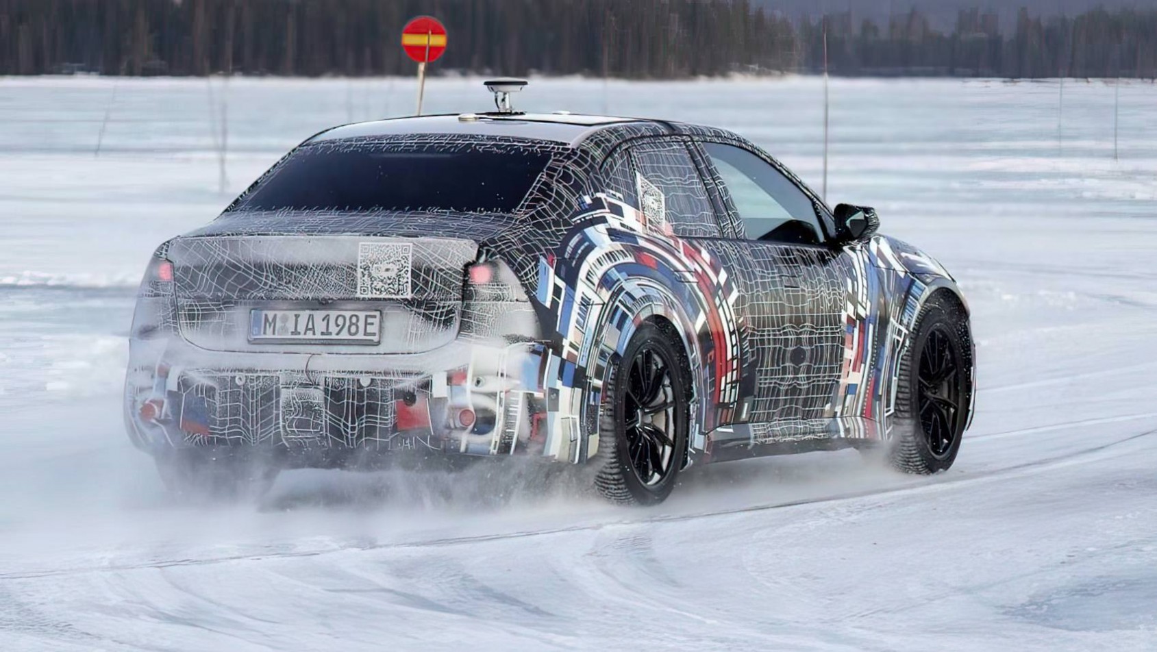 BMW iM3 testy zimowe muły testowe