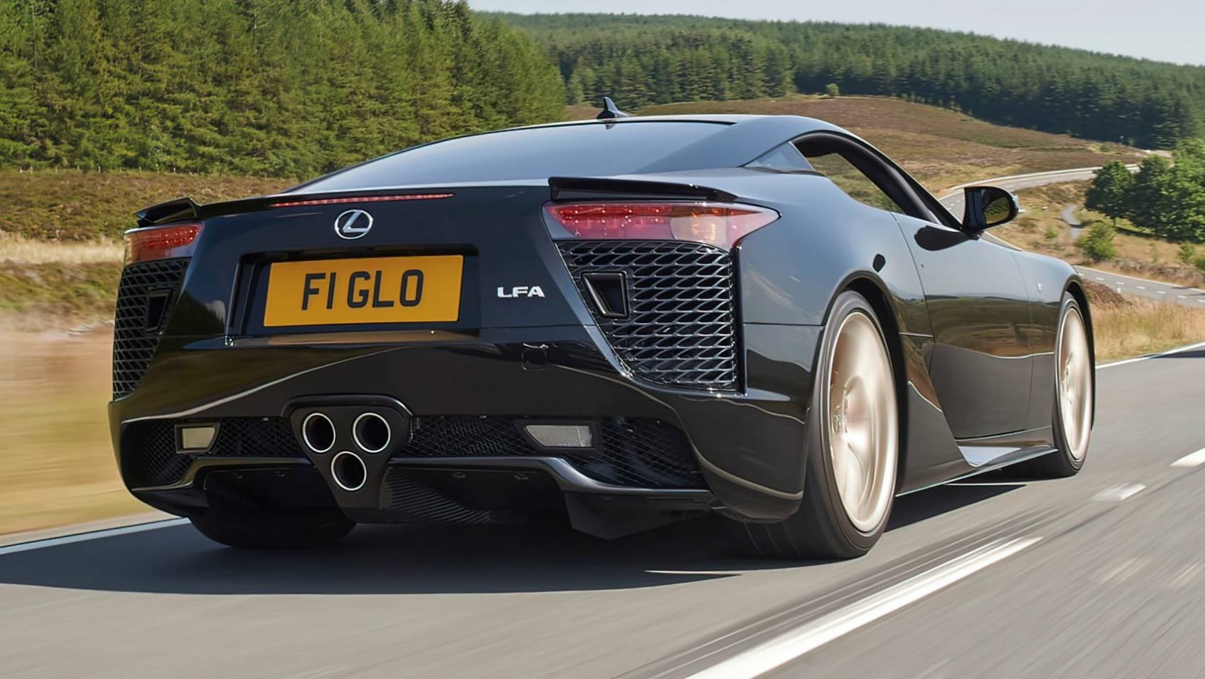 Lexus LFA na drodze