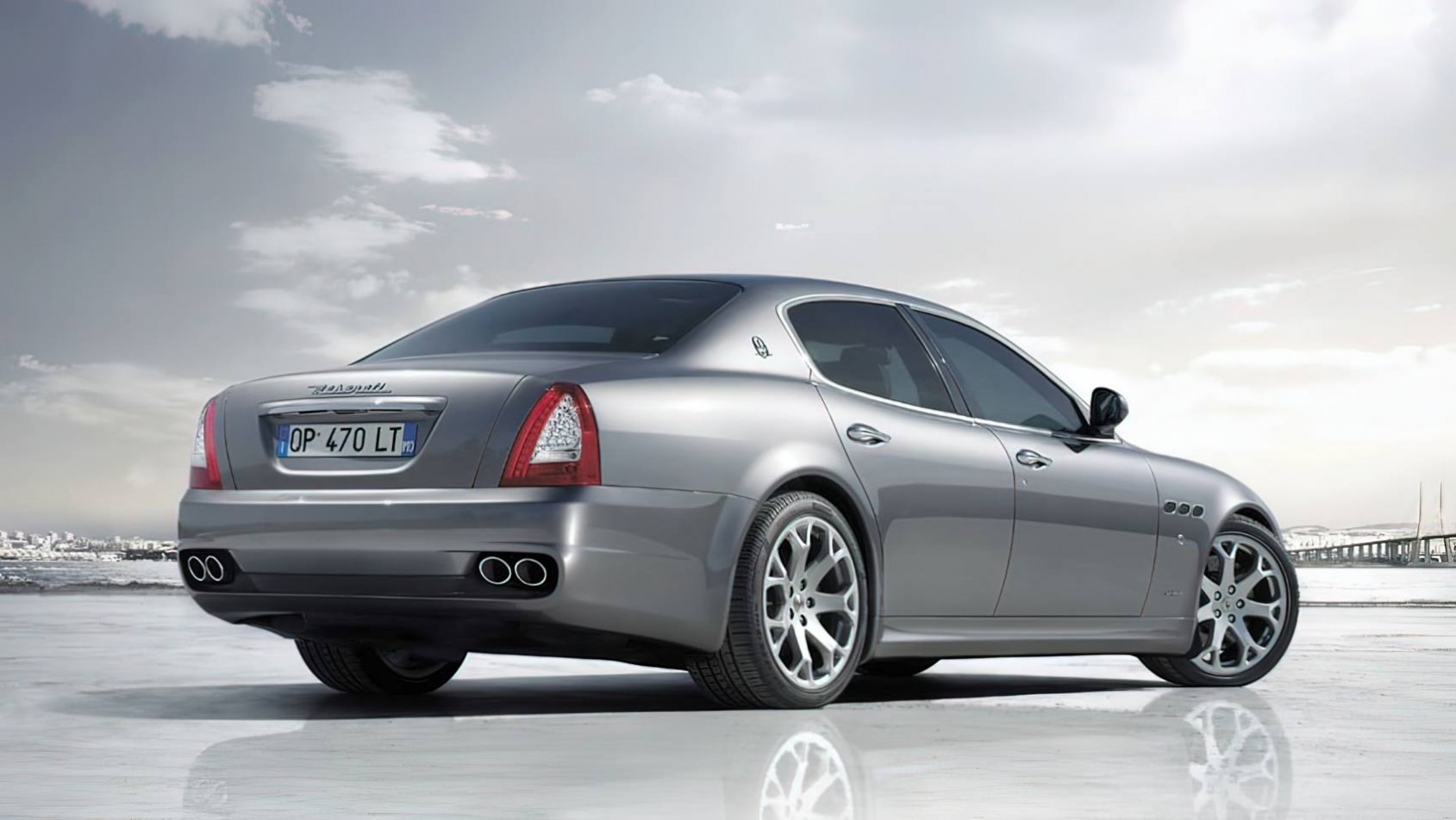 Maserati Quattroporte V sylwetka
