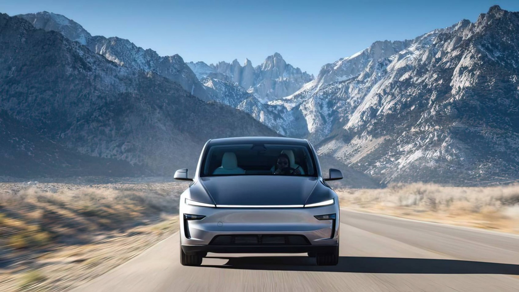 2025 Tesla Model Y pas przedni