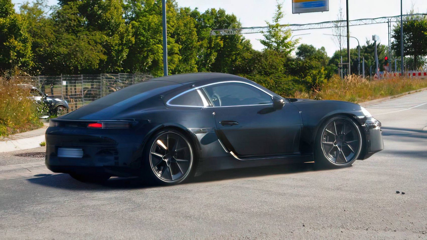 2025 Porsche 718 Cayman EV sylwetka