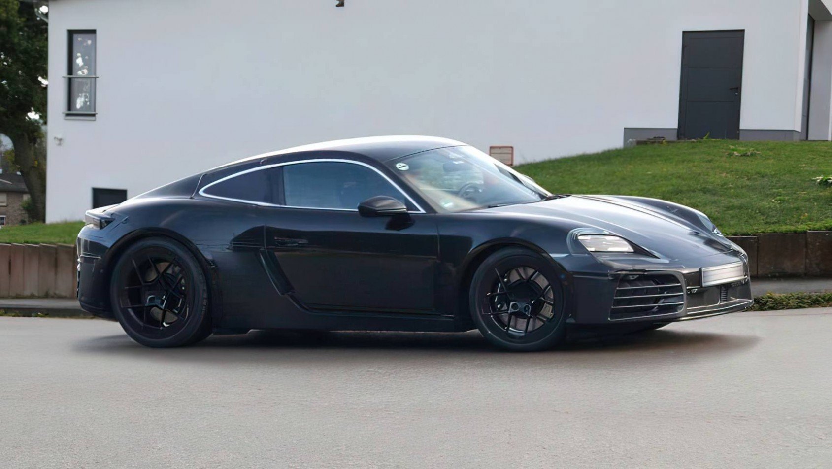 2025 Porsche 718 Cayman EV spyshot