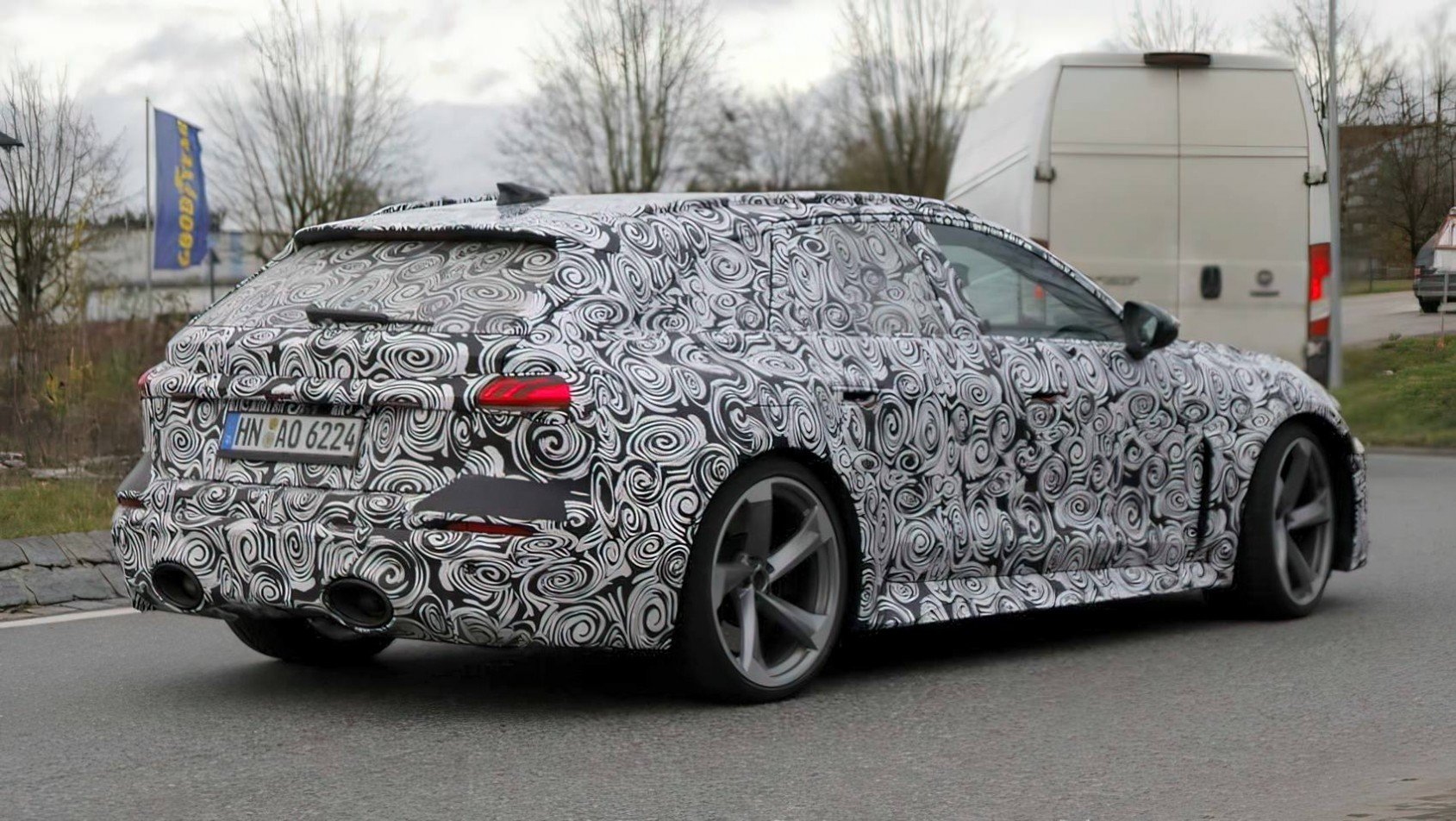 2025 Audi RS5 Avant spyshot wydechy